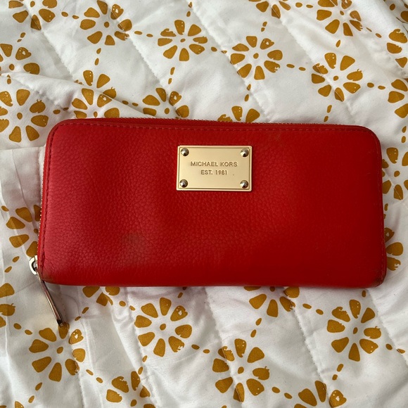Bright red Michael Kors soft leather wallet - Picture 1 of 3